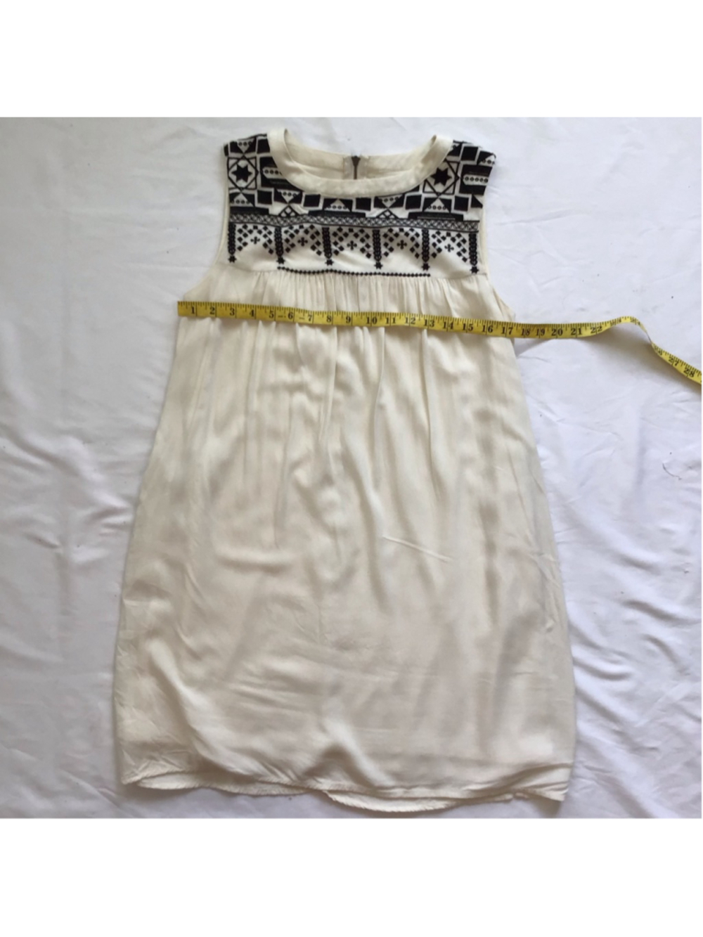 Love Fire Women Elegant White & Black Embroidered Sleeveless Mini Dress M - Picture 8 of 13